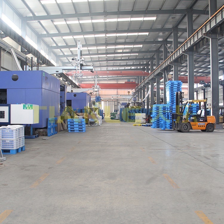 <strong>塑料制品生產(chǎn)加工中心</strong>